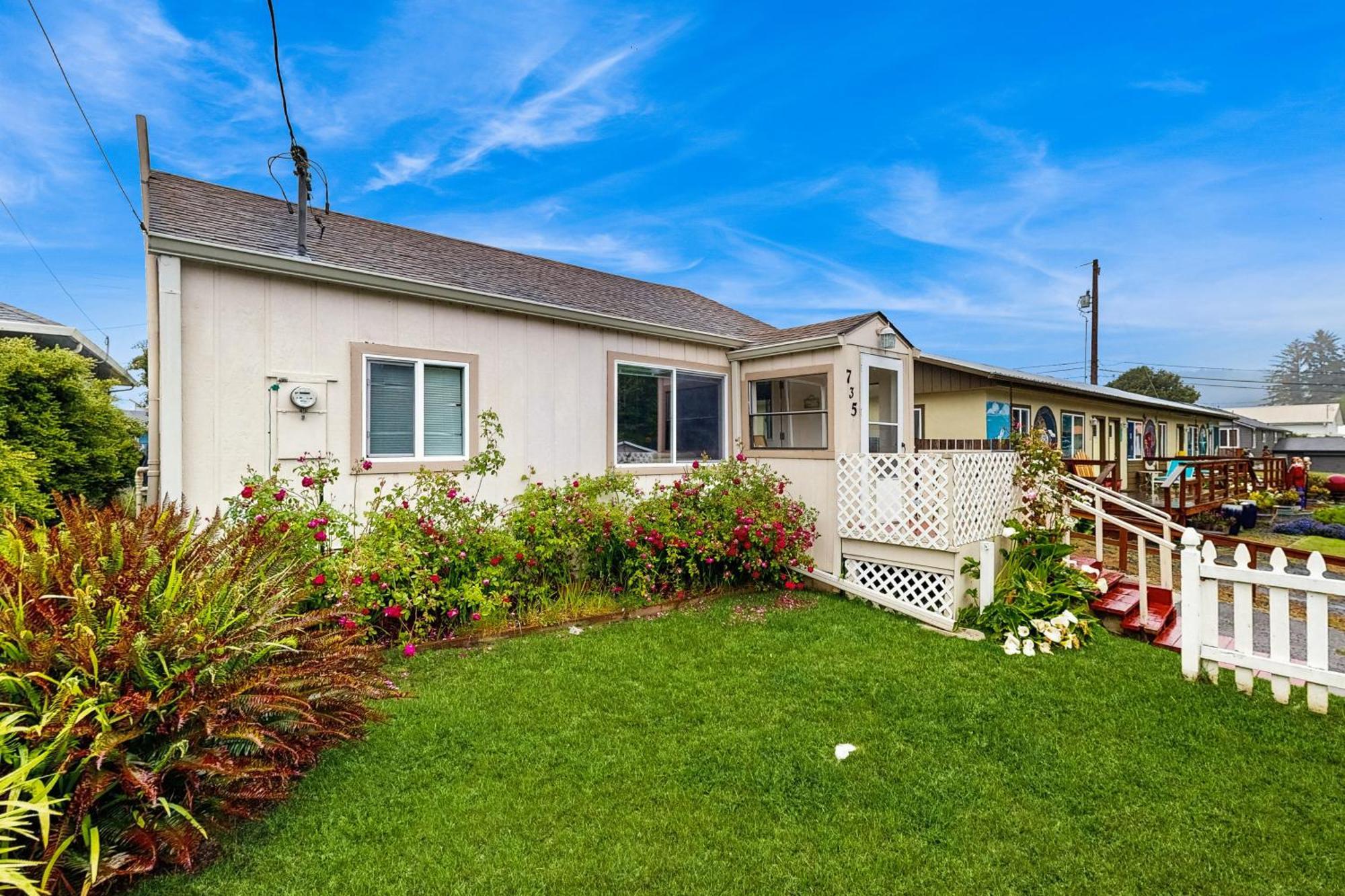 Dna Tiny Beach House Reedsport Exterior photo